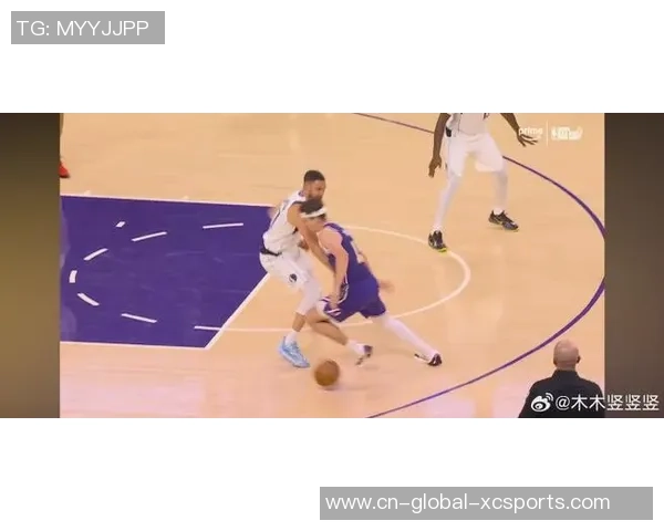 汤普森在对阵湖人的比赛中投中10个三分球精彩集锦回顾